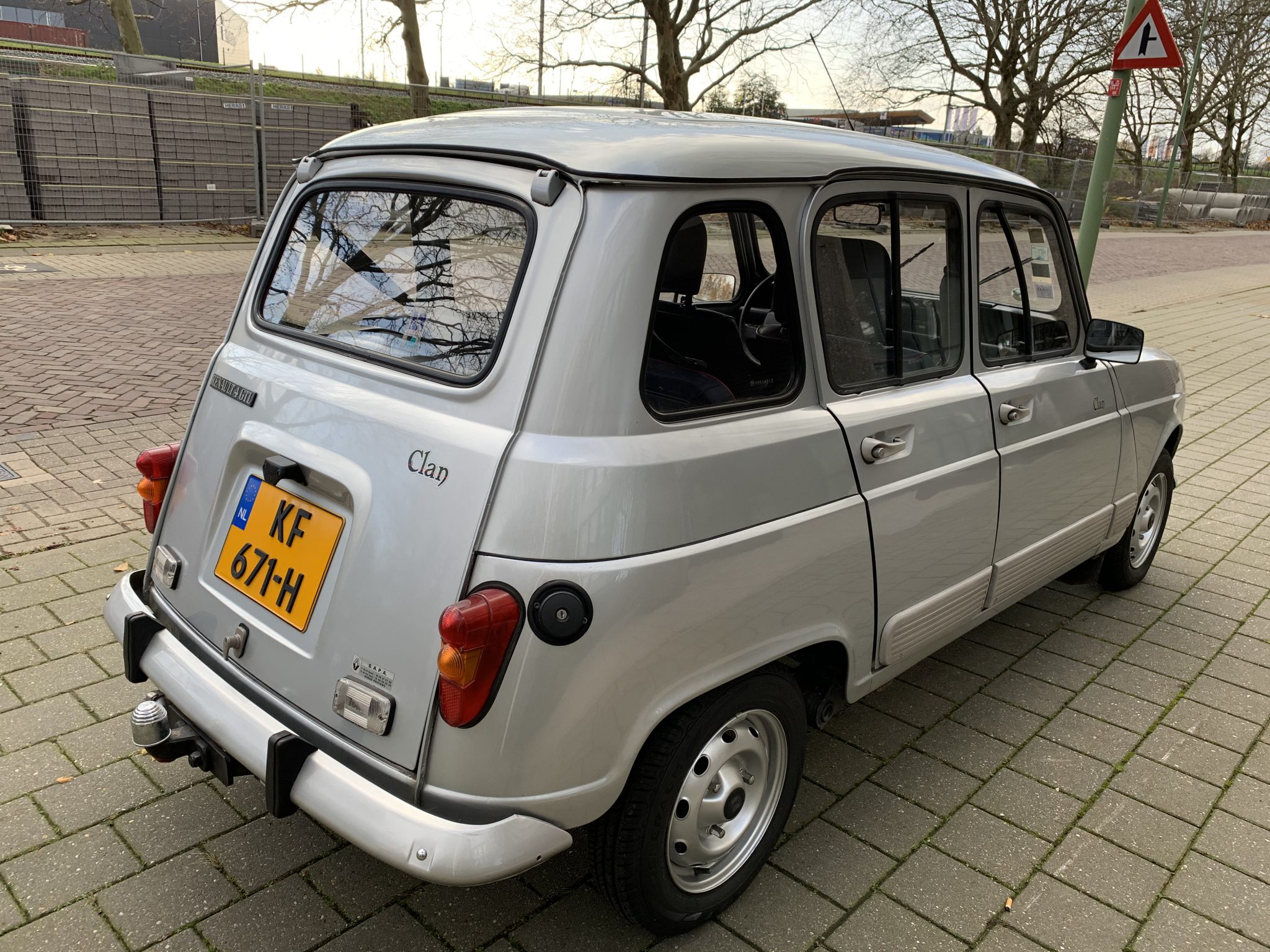 Renault R4GTL ByeBye Voitures De l ’Est Renault R4GTL ByeBye Voitures De l ’Est