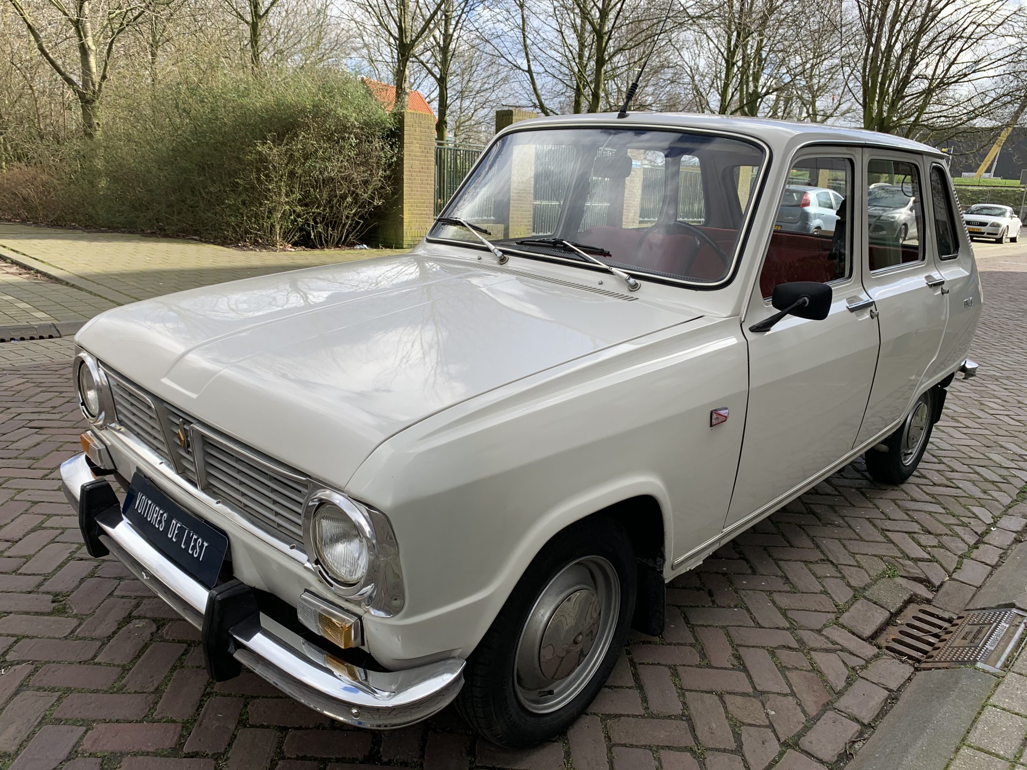 Renault R6 – Voitures De l ’Est