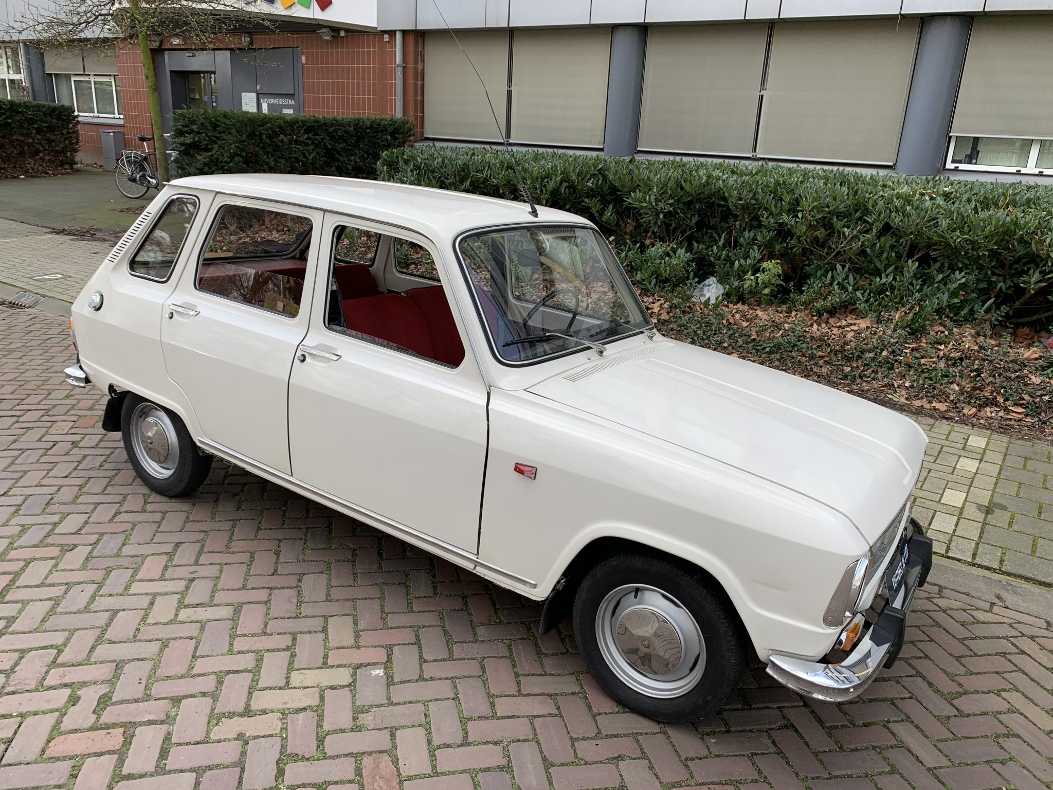 Renault R6 – Voitures De l ’Est