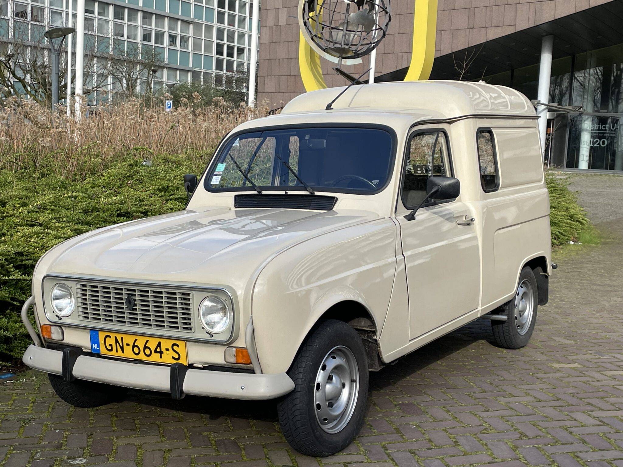 Renault R4F4 Combi – Voitures De l ’Est
