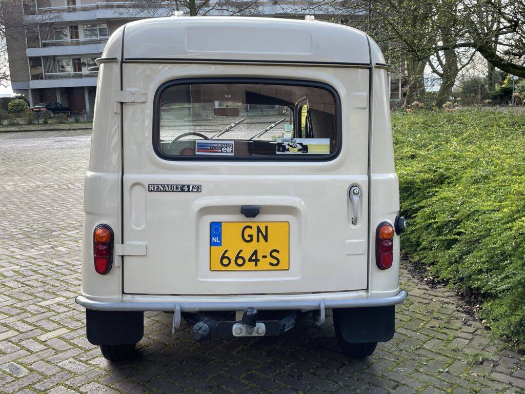Renault R4F4 Combi – Voitures De l ’Est